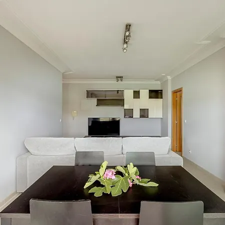 2-bed Vialonga Vista Апартаменты Лиссабон